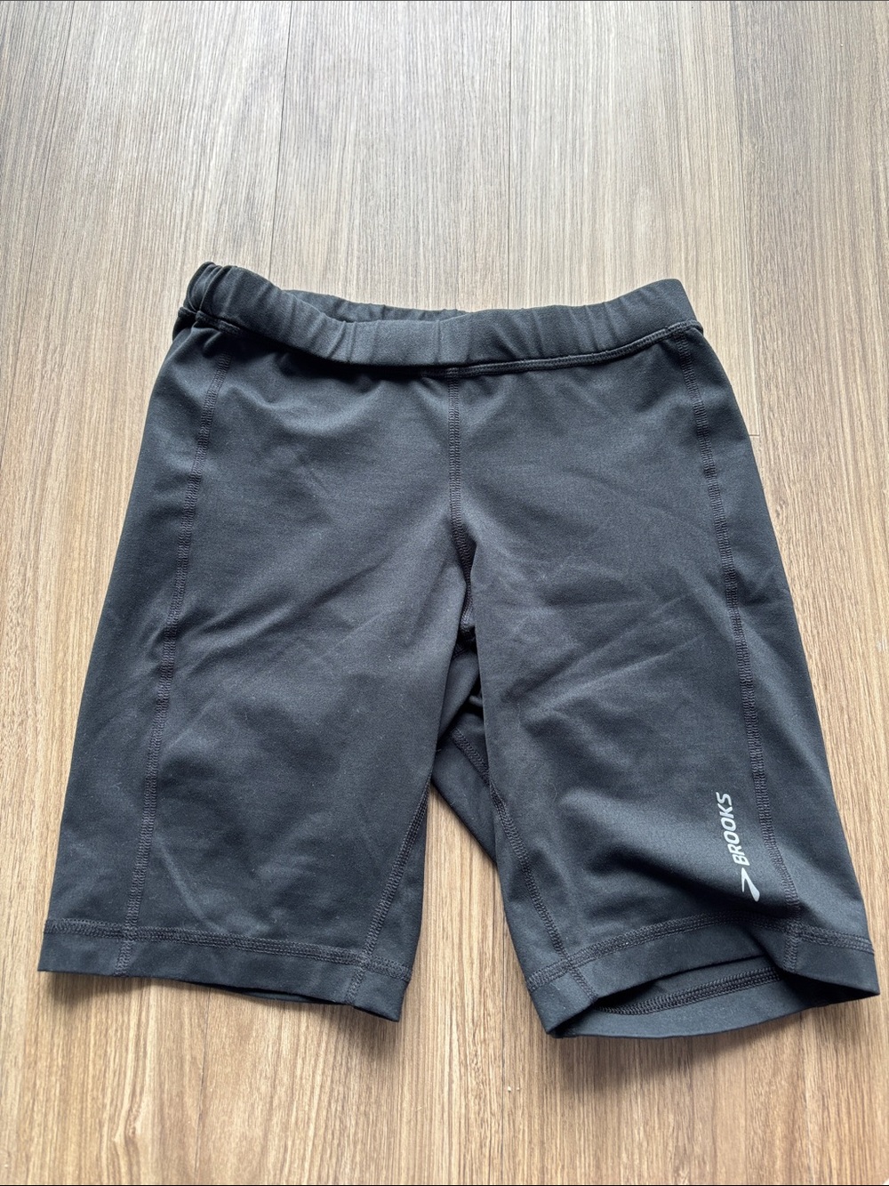 Men’s Small Brooks running half tights.